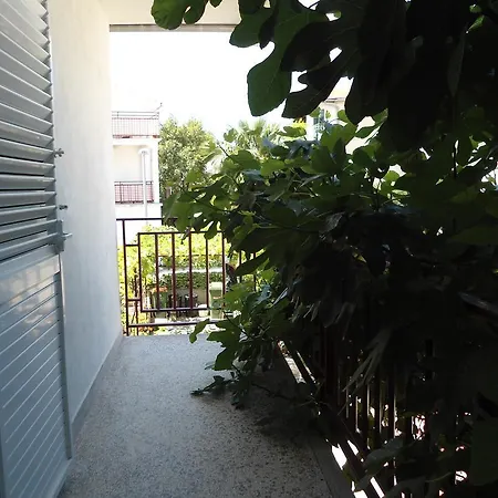 12721a Apartment